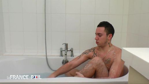 Молодой парень трахнулся со зрелой женщиной в ванной