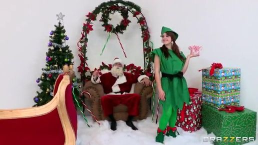 Дед Мороз трахнул девушку которая просила от него подарки