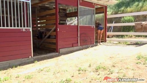 Секс с ковбойшей на ранчо