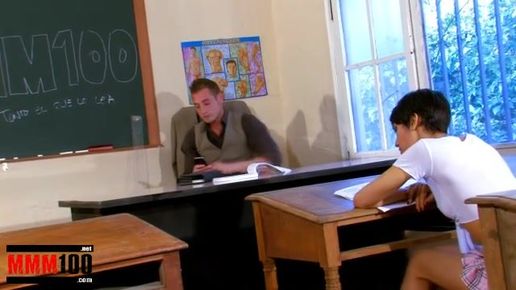 Французская школьница дает в зад учителю в классе
