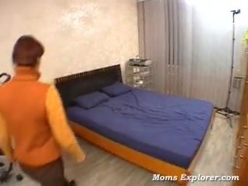 Зрелая русская дамочка пришла на порно кастинг