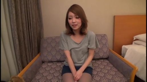 Невинная и скромная азиатка в домашнем порно
