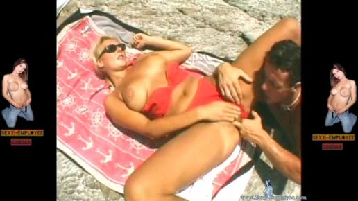 Ретро анал на пляже с сочной блондинкой