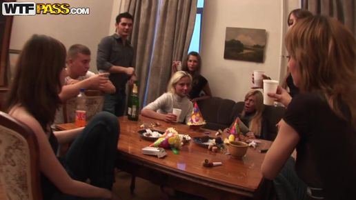 Русская вечеринка с пьяными телками